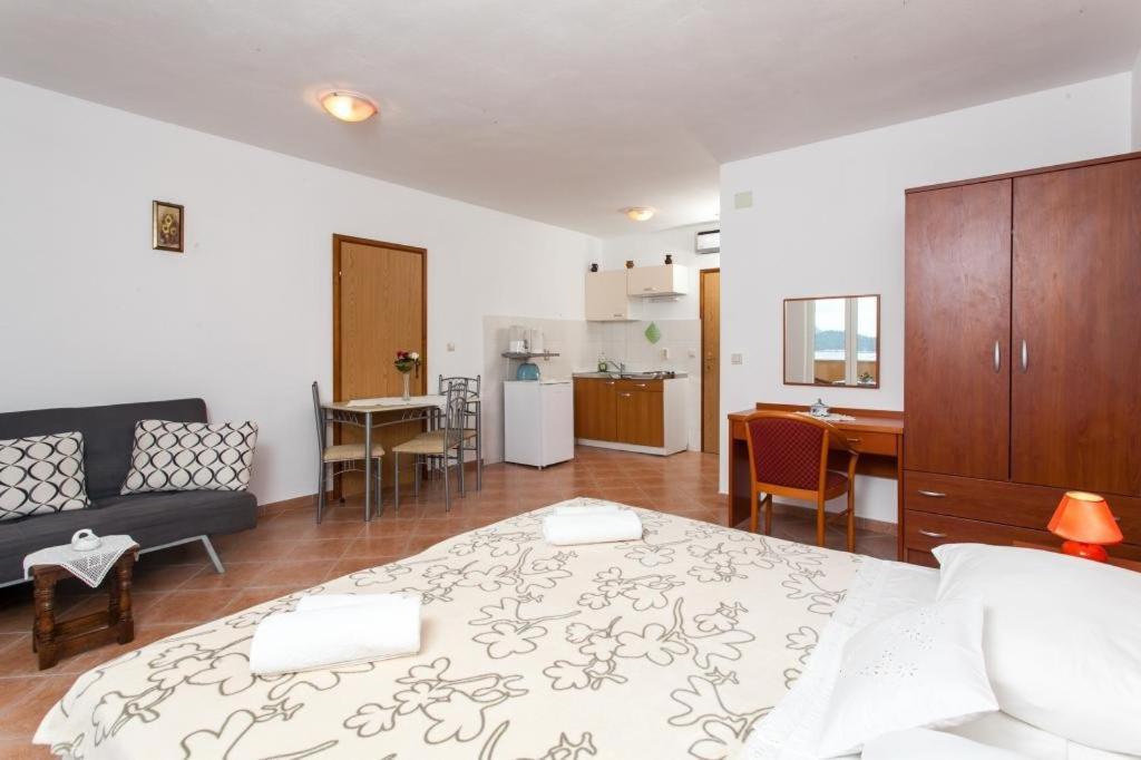 Apartments Ana Lopud Pokoj fotografie